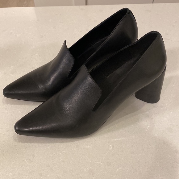 Worn Once, Simons black leather pump, made in Portugal - Picture 8 of 9